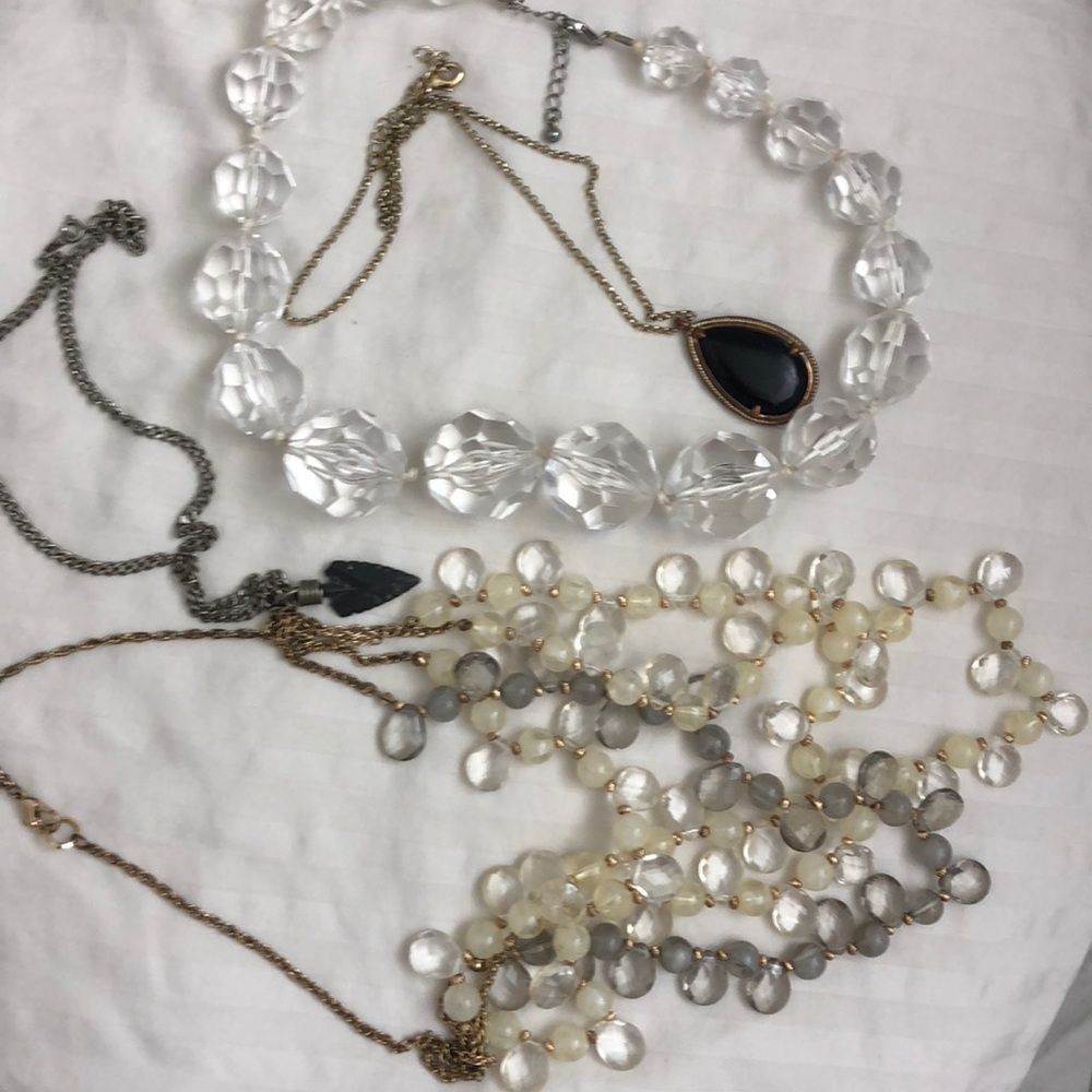 Lot of vintage necklaces